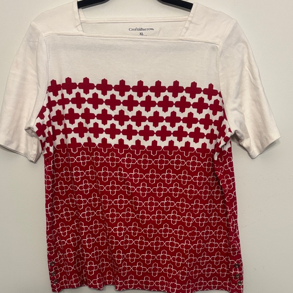 Croft & Barrow Women's Red and White Geometric top